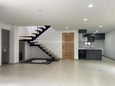 Casa de 4 alcobas en venta en Rionegro, Rionegro, 220 m² · foto 2 de 13
