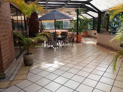 Apartamento de 4 alcobas en venta en El Poblado, Medellín, 290 m² · foto 17 de 18