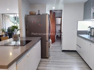 Apartamento de 2 alcobas en venta en El Poblado, Medellín, 118 m² · foto 7 de 17