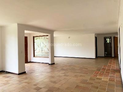 Casa de 3 alcobas en venta en Rionegro, Rionegro, 250 m² · foto 2 de 16