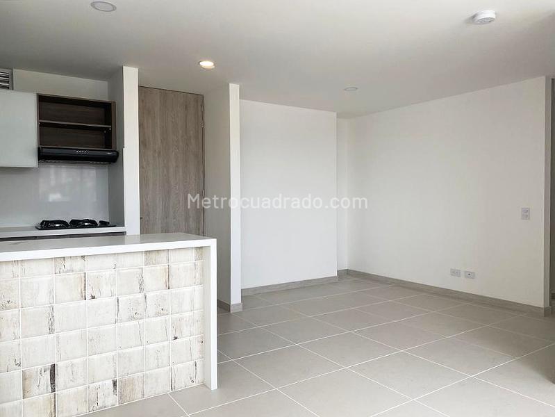 Apartamento de 3 alcobas con balcón y parqueadero cubierto en San Diego - 3