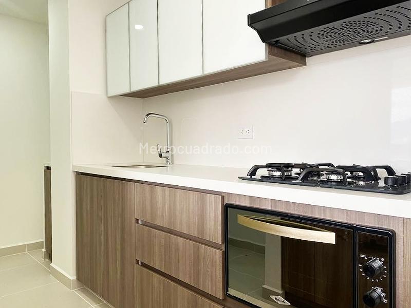 Apartamento de 3 alcobas con balcón y parqueadero cubierto en San Diego - 8