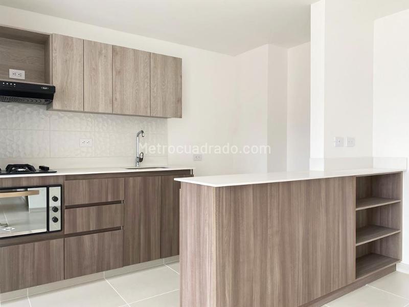 Apto de 3 Alcobas en El Poblado con Balcón y Parqueadero Cubierto - 5