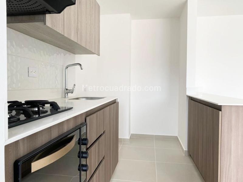 Apto de 3 Alcobas en El Poblado con Balcón y Parqueadero Cubierto - 6