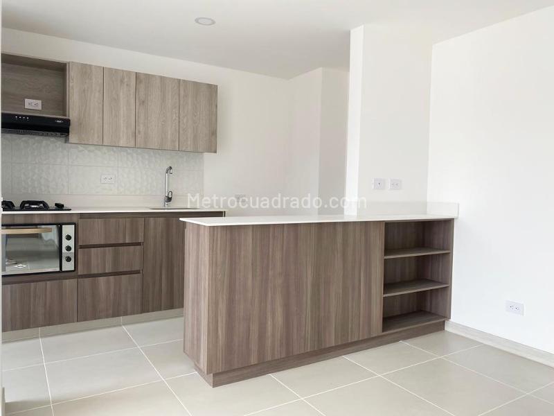 Apto de 3 Alcobas en El Poblado con Balcón y Parqueadero Cubierto - 8