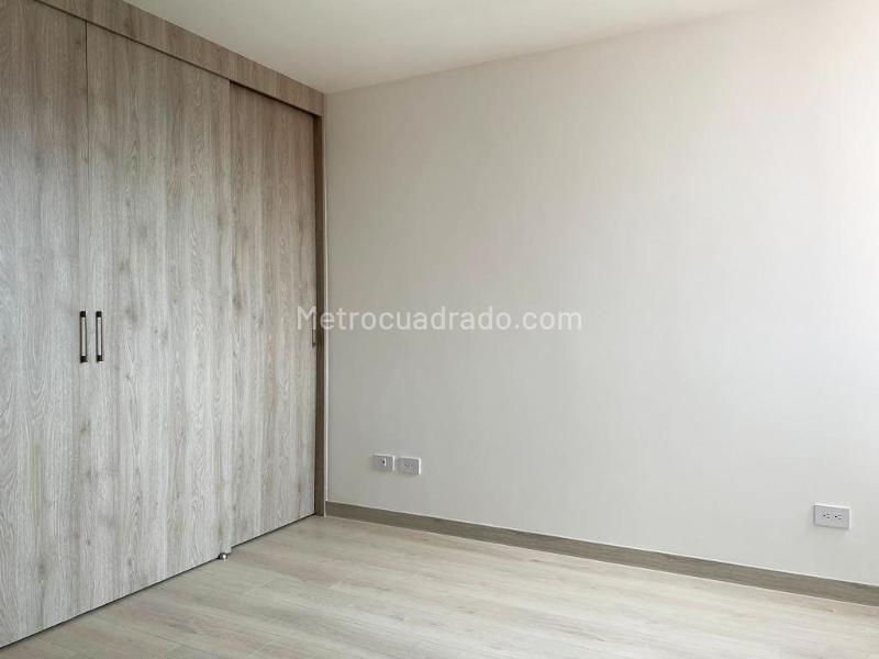 Apto de 3 Alcobas en El Poblado con Balcón y Parqueadero Cubierto - 9