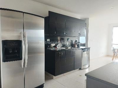 Apartamento de 3 alcobas en arriendo en El Poblado, Medellín, 226 m² · foto 5 de 20