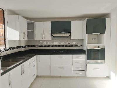 Casa en arriendo en El Poblado, Medellín · foto 4 de 20
