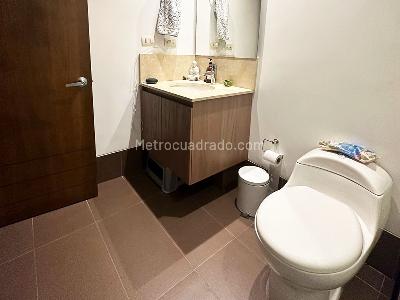 Apartamento de 3 alcobas en venta en El Poblado, Medellín, 255 m² · foto 17 de 19