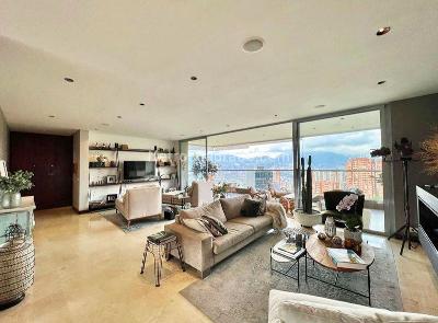 Apartamento de 3 alcobas en venta en El Poblado, Medellín, 255 m² · foto 2 de 19
