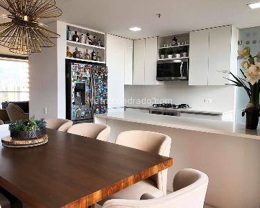 Apartamento en venta en El Poblado, Medellín · foto 2 de 19