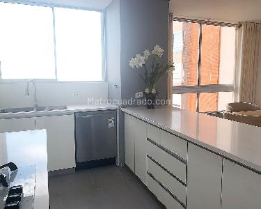 Apartamento en venta en El Poblado, Medellín · foto 3 de 19