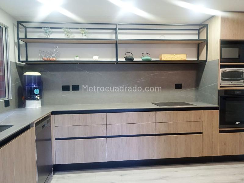 Apartamento Amoblado de 3 Alcobas en Arriendo en El Poblado (Conjunto) - 8