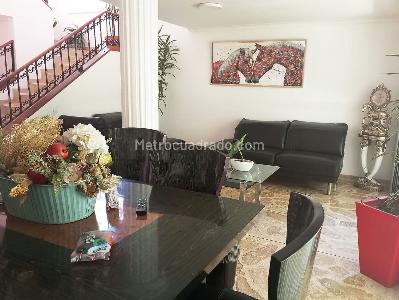 Casa de 4 alcobas en venta en El Poblado, Medellín, 285 m² · foto 3 de 18
