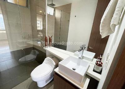 Apartamento de 3 alcobas en arriendo en Castropol, Medellín, 110 m² · foto 9 de 10