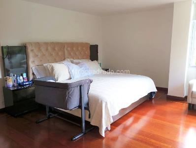 Apartamento de 3 alcobas en venta en Los Naranjos, Medellín, 230 m² · foto 10 de 19