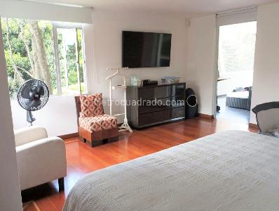 Apartamento de 3 alcobas en venta en Los Naranjos, Medellín, 230 m² · foto 11 de 19