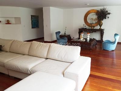 Apartamento de 3 alcobas en venta en Los Naranjos, Medellín, 230 m² · foto 2 de 19