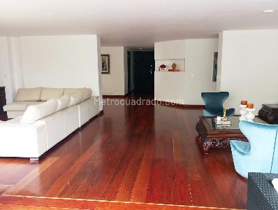 Apartamento de 3 alcobas en venta en Los Naranjos, Medellín, 230 m² · foto 3 de 19