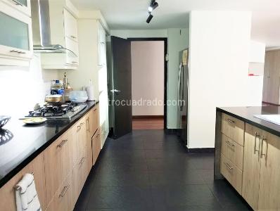 Apartamento de 3 alcobas en venta en Los Naranjos, Medellín, 230 m² · foto 7 de 19