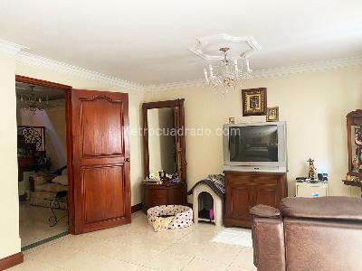 Casa de 5 alcobas en venta en Envigado, Envigado, 212 m² · foto 12 de 17