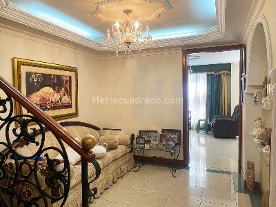 Casa de 5 alcobas en venta en Envigado, Envigado, 212 m² · foto 14 de 17