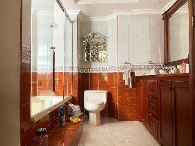 Casa de 5 alcobas en venta en Envigado, Envigado, 212 m² · foto 16 de 17