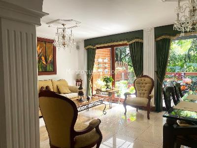 Casa de 5 alcobas en venta en Envigado, Envigado, 212 m² · foto 3 de 17