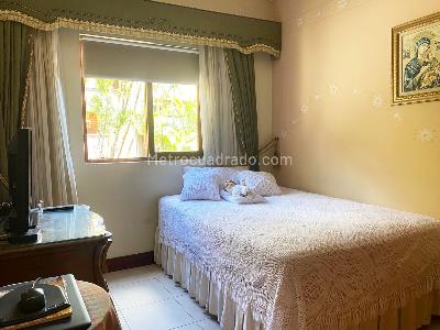 Casa de 5 alcobas en venta en Envigado, Envigado, 212 m² · foto 8 de 17