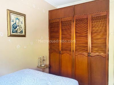 Casa de 5 alcobas en venta en Envigado, Envigado, 212 m² · foto 9 de 17