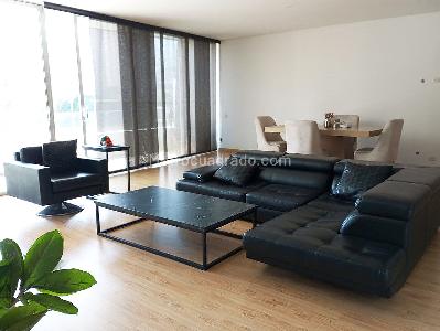 Apartamento de 2 alcobas en venta en El Poblado, Medellín, 159 m² · foto 3 de 15