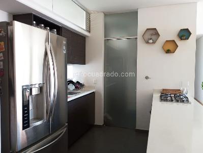 Apartamento de 2 alcobas en venta en El Poblado, Medellín, 159 m² · foto 5 de 15