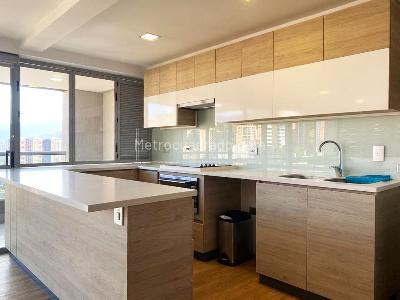 Apartamento de 3 alcobas en arriendo en Castropol, Medellín, 110 m² · foto 6 de 19