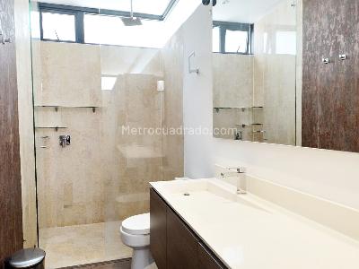 Apartamento de 2 alcobas en arriendo en El Poblado, Medellín, 130 m² · foto 16 de 19