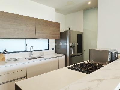 Apartamento de 2 alcobas en arriendo en El Poblado, Medellín, 130 m² · foto 8 de 19