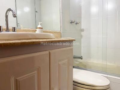 Apartamento de 3 alcobas en arriendo en El Poblado, Medellín, 187 m² · foto 17 de 19