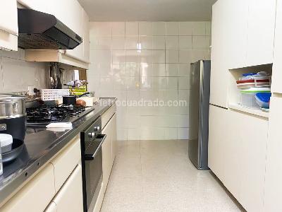 Apartamento de 3 alcobas en arriendo en El Poblado, Medellín, 187 m² · foto 6 de 19