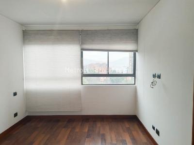 Apartamento de 3 alcobas en venta en Los Naranjos, Medellín, 210 m² · foto 14 de 20