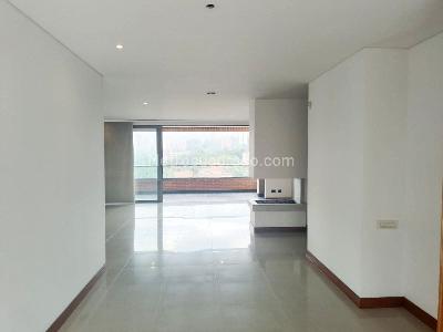 Apartamento de 3 alcobas en venta en Los Naranjos, Medellín, 210 m² · foto 3 de 20