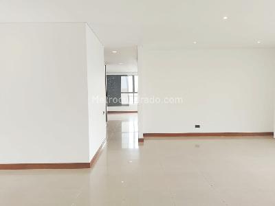 Apartamento de 3 alcobas en venta en Los Naranjos, Medellín, 210 m² · foto 4 de 20