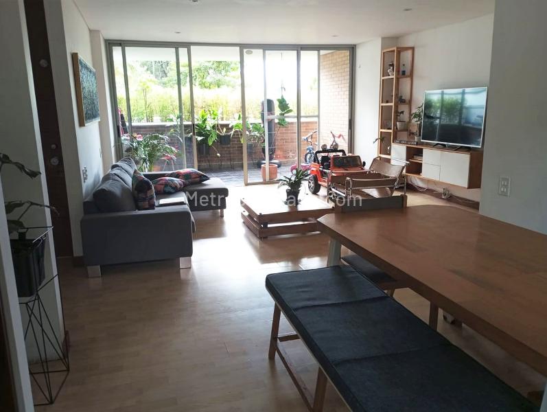 Apartamento Amplio de 3 Alcobas con Terraza en El Poblado - 2
