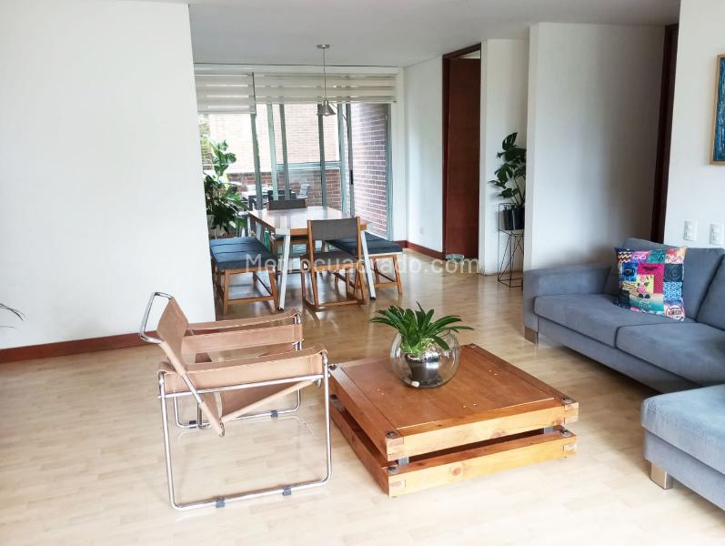 Apartamento Amplio de 3 Alcobas con Terraza en El Poblado - 3