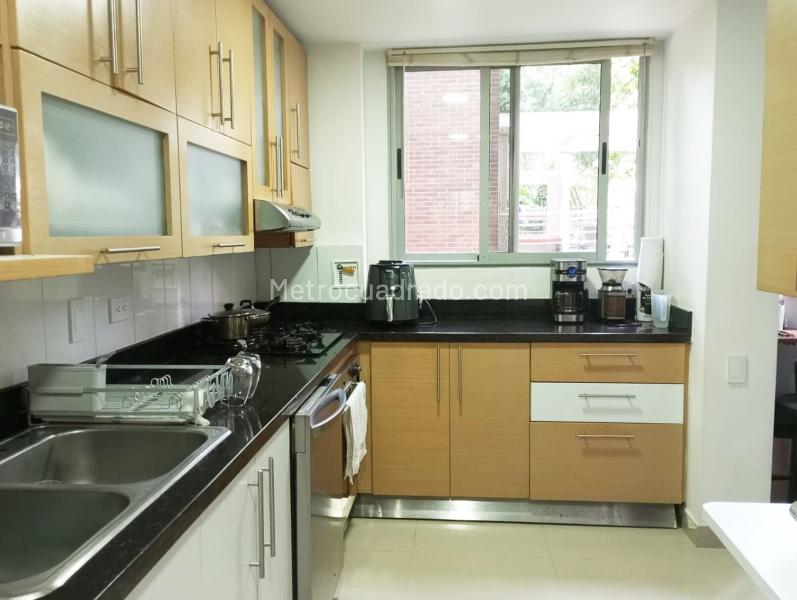 Apartamento Amplio de 3 Alcobas con Terraza en El Poblado - 5