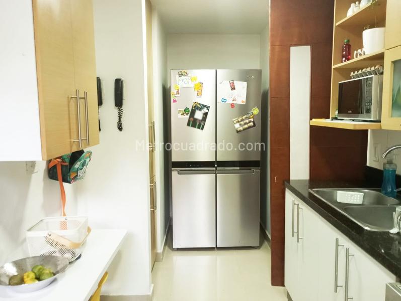 Apartamento Amplio de 3 Alcobas con Terraza en El Poblado - 6