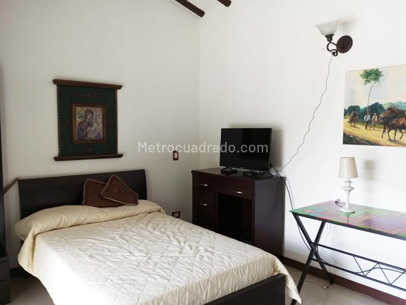 Furnished 3BR House in El Poblado - 9
