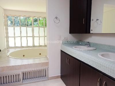Casa de 4 alcobas en arriendo en El Poblado, Medellín, 500 m² · foto 17 de 20