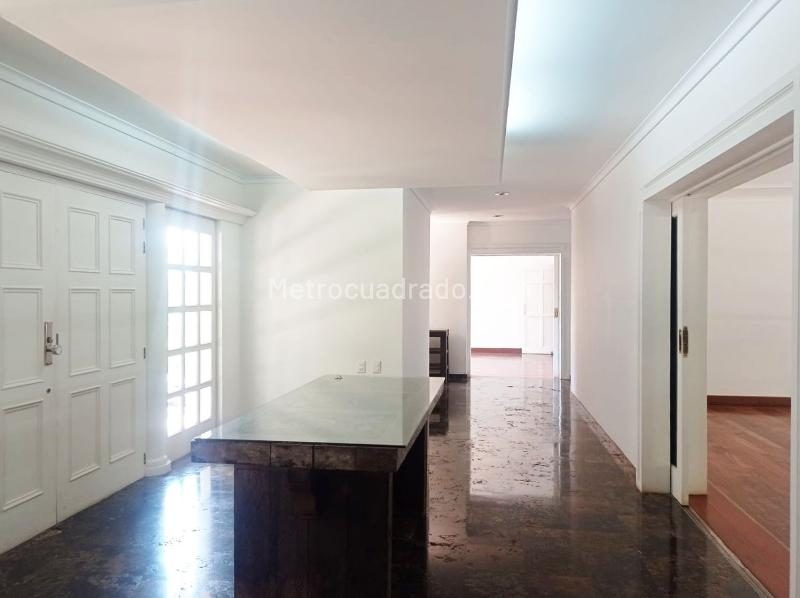 Casa Exclusiva de 4 Alcobas en El Poblado - 2