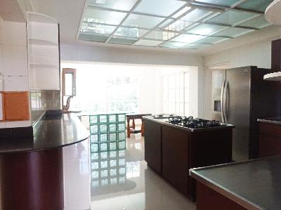 Casa de 4 alcobas en arriendo en El Poblado, Medellín, 500 m² · foto 4 de 20