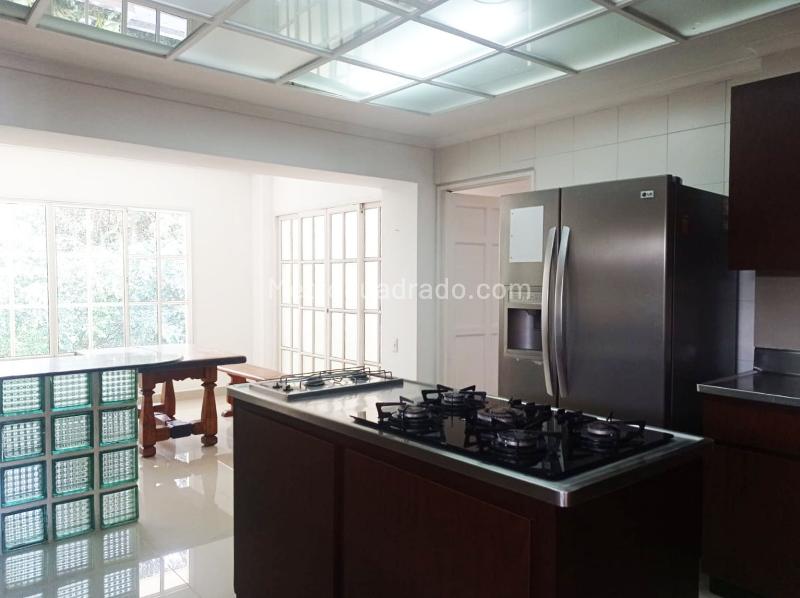 Casa Exclusiva de 4 Alcobas en El Poblado - 3