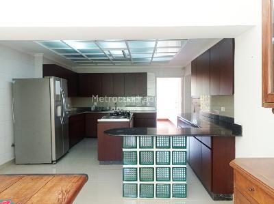 Casa de 4 alcobas en arriendo en El Poblado, Medellín, 500 m² · foto 5 de 20